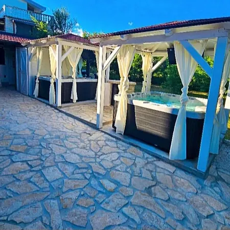 Forko Luxury Near Paradise