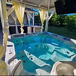 Homestay Forko Luxury Near Paradise