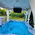 Forko Luxury Near Paradise Homestay
