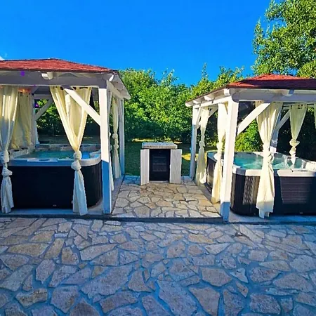 منزل للإقامة Forko Luxury Near Paradise لوبار