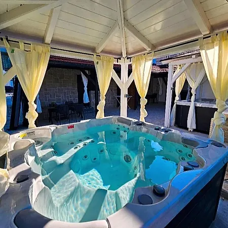 Forko Luxury Near Paradise منزل للإقامة لوبار