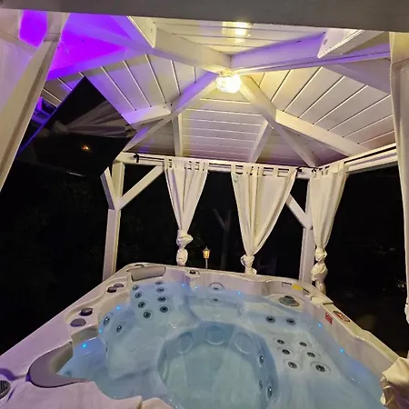 Forko Luxury Near Paradise منزل للإقامة لوبار