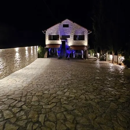 Gazde/Camere de închiriat Forko *
